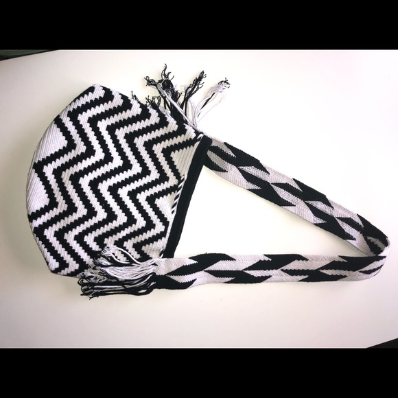 Authentic Handmade Colombian Wayuu Handbag - Picture 2 of 3